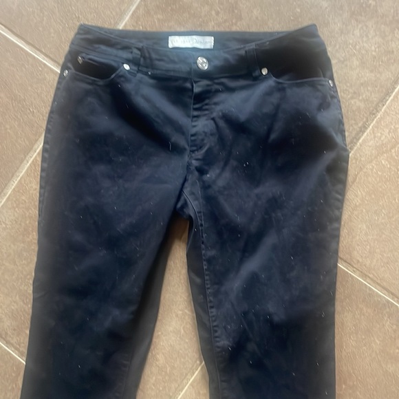 Est 1946 MidRise Cropped Jeans! Size 6 - Picture 2 of 7